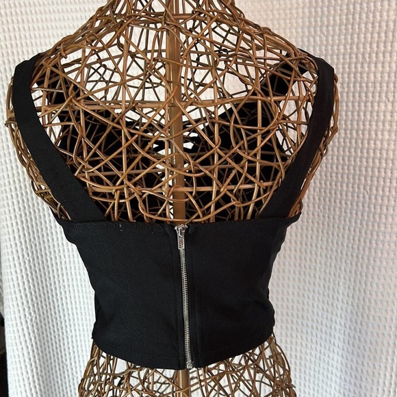 Charlotte Russ Black Criss-Cross Front Top with Zippered Back. Size Small. EUC - Picture 5 of 7